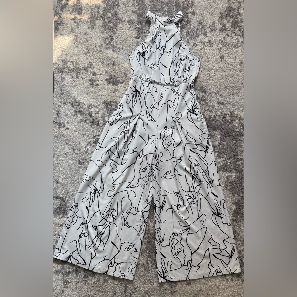 SHEIN Black and White Abstract Top